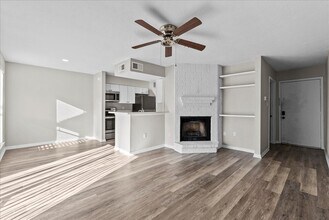 250 El Dorado Blvd in Webster, TX - Foto de edificio - Building Photo