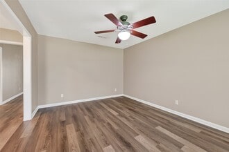 12002 Hillcroft St in Houston, TX - Building Photo - Building Photo