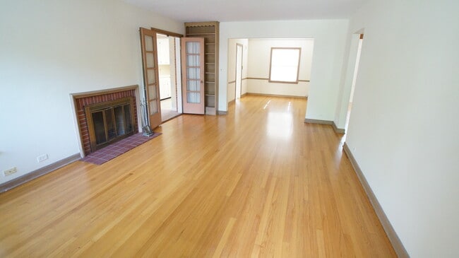 1229 Middlebury Ln in Wilmette, IL - Building Photo - Building Photo