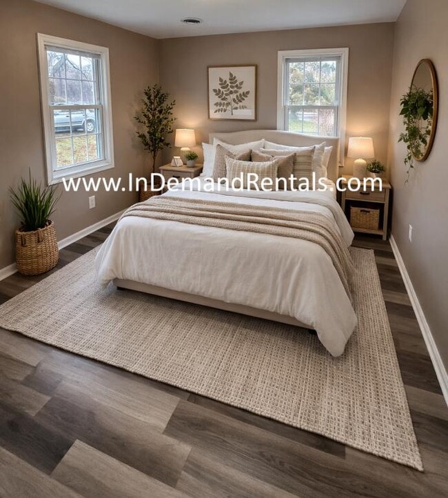 325 Malaga Park Dr in Malaga, NJ - Building Photo - Building Photo