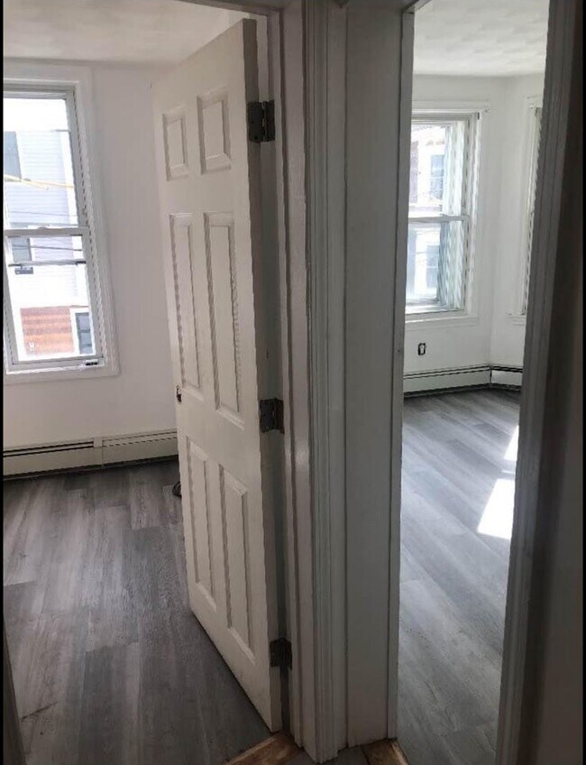 116 Falcon St, Unit 1 in Boston, MA - Building Photo - Building Photo