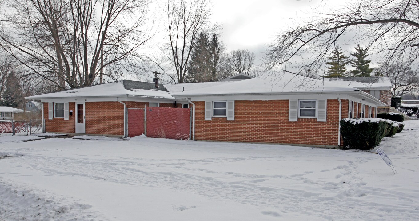 4396 Fair Oaks Rd in Dayton, OH - Building Photo