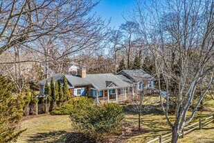 60 Lilac Rd in Westhampton Beach, NY - Building Photo