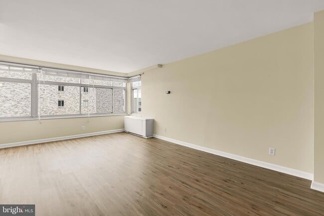 2401 H St NW, Unit 904 in Washington, DC - Building Photo - Building Photo