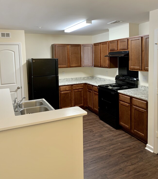 James Pointe Apartments in Statesville, NC - Building Photo - Building Photo