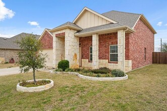516 Clearlake Dr in Waxahachie, TX - Building Photo - Building Photo