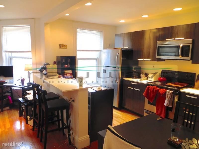 51 Massachusetts Ave-Unit -Apt 4 in Boston, MA - Building Photo
