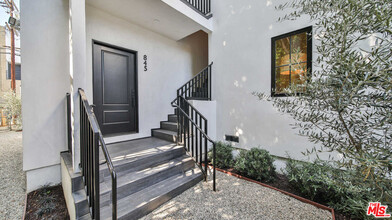 845 1/2 N Alfred St in West Hollywood, CA - Building Photo - Building Photo