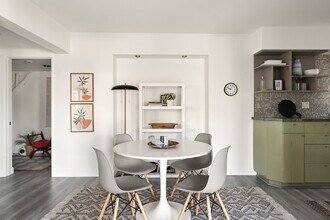 1742 Redesdale Ave, Unit B in Los Angeles, CA - Building Photo - Building Photo