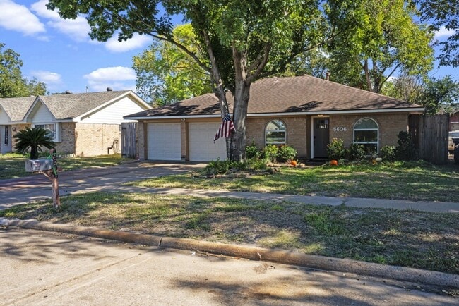 8606 Twisting Vine Ln in Houston, TX - Building Photo - Building Photo