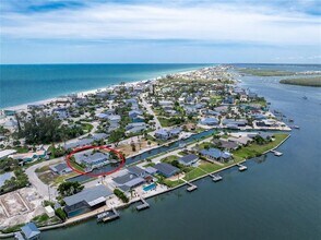 1265 Holiday Dr in Englewood, FL - Building Photo - Building Photo