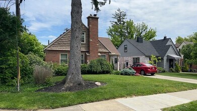 2400 Hillview Ave in Dayton, OH - Foto de edificio - Building Photo