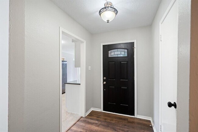 801 Thornwood Dr in Shenandoah, TX - Building Photo - Building Photo