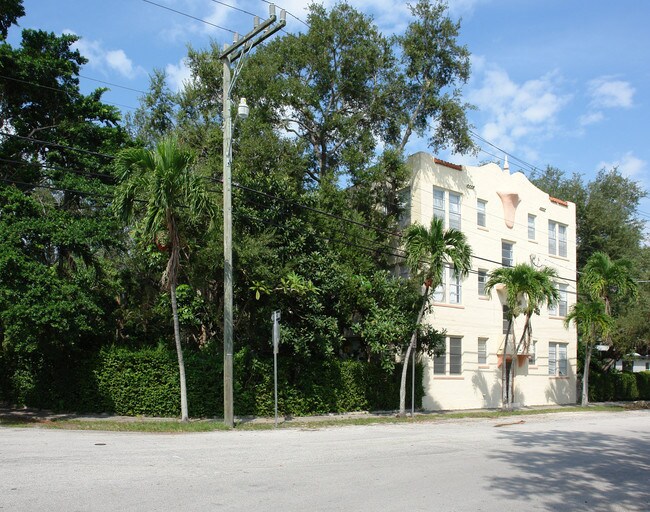 2401 SW 28th St in Miami, FL - Building Photo - Building Photo