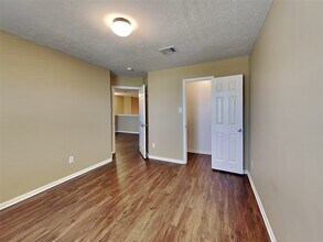 913 Almond St in Baytown, TX - Building Photo - Building Photo