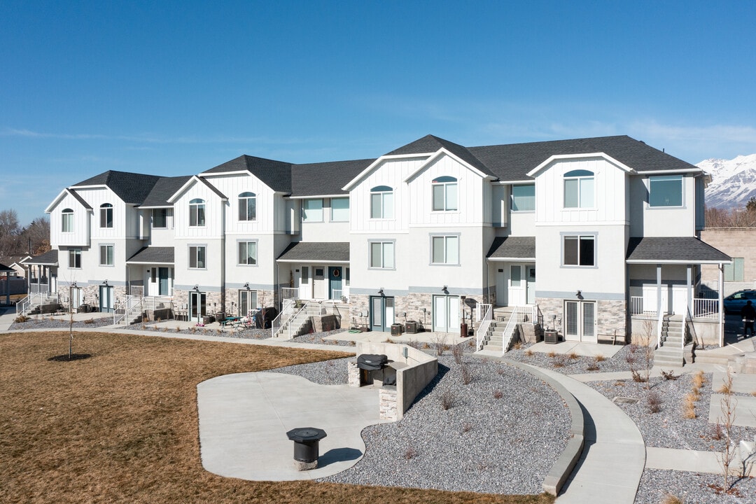 Spring Creek Townhomes in Provo, UT - Building Photo