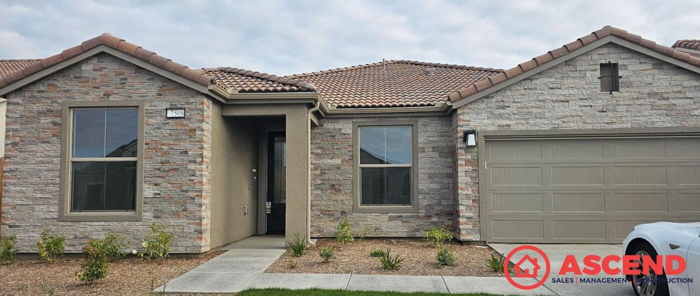 7508 Passionfruit Dr in Bakersfield, CA - Foto de edificio