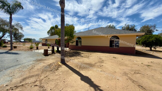 19930 Oakhill Rd in Madera, CA - Building Photo - Building Photo