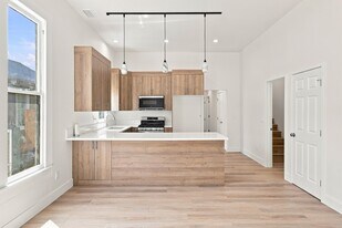 3410 W 27th St, Unit 3410 in Los Angeles, CA - Building Photo