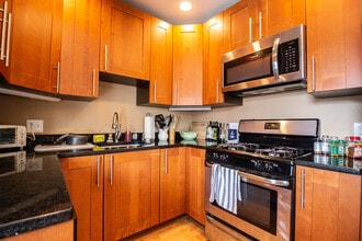 26 Linden St, Unit 7 in Brookline, MA - Foto de edificio - Building Photo