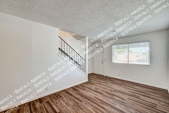 3411 Center Dr in Las Vegas, NV - Foto de edificio - Building Photo