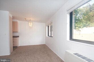 8601 Manchester Rd-Unit -300 in Silver Spring, MD - Foto de edificio - Building Photo