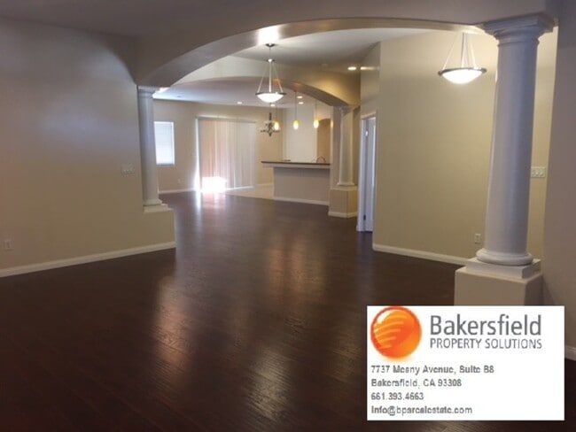 9213 Lake Victoria Dr in Bakersfield, CA - Building Photo - Building Photo