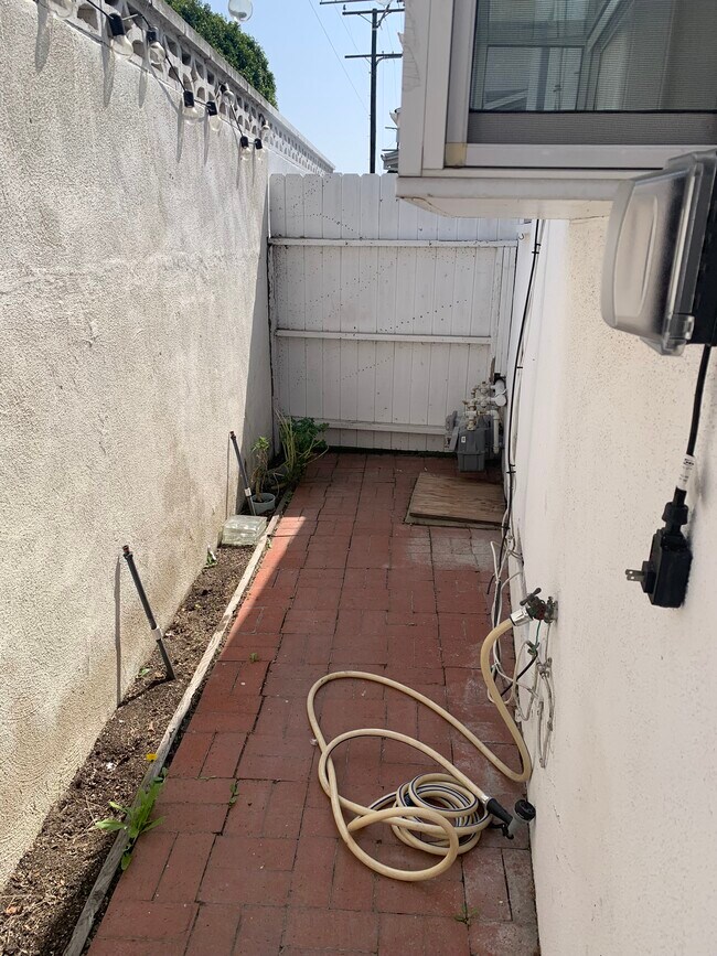 731 Cedar St in Santa Monica, CA - Building Photo - Building Photo