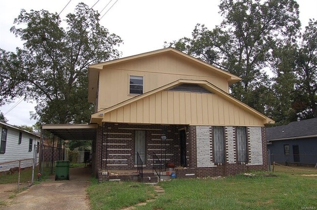 property at 1315 Bragg St