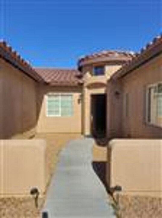 104 Rancho Del Cerro in Ridgecrest, CA - Building Photo