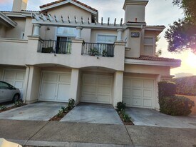 7285 Calabria Ct in San Diego, CA - Building Photo