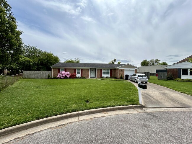 1004 Hearth Ct in Virginia Beach, VA - Building Photo - Building Photo