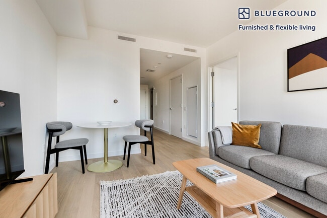 243 W 28th St in New York, NY - Building Photo - Building Photo