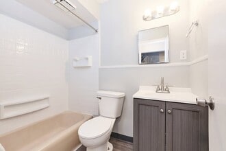 Parkline Flats in Minneapolis, MN - Building Photo - Building Photo