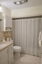 20 Colonial Dr in Wilmington, MA - Foto de edificio - Building Photo