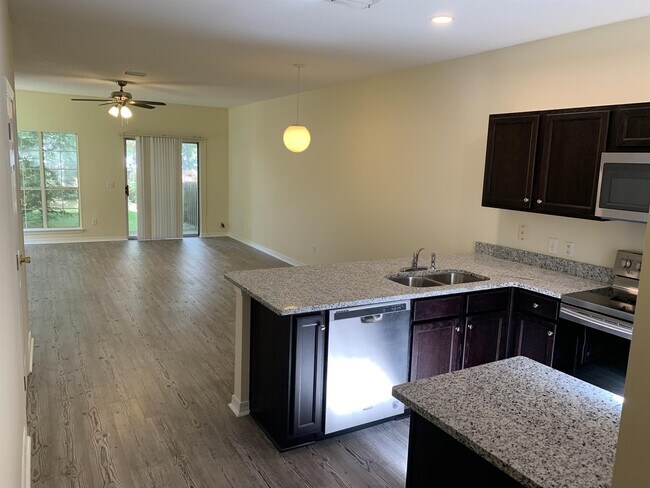 2717 Bay Club Dr in Navarre, FL - Building Photo - Building Photo