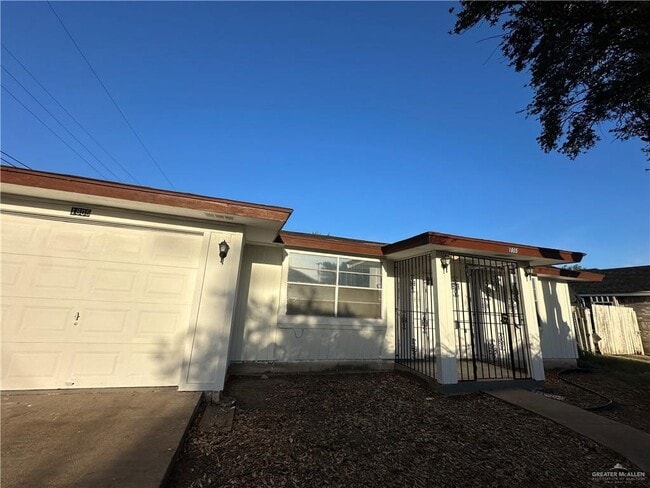 property at 1805 Cll De Amistad