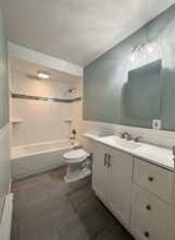 94 Park Ave in Amityville, NY - Foto de edificio - Building Photo