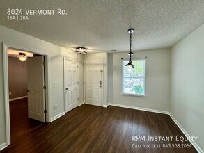 8024 Vermont Rd in North Charleston, SC - Foto de edificio - Building Photo