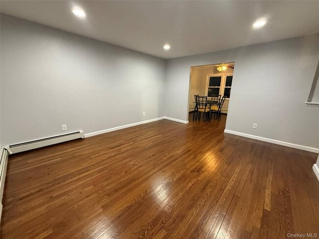 15-13 13th Ave in West Babylon, NY - Building Photo - Building Photo