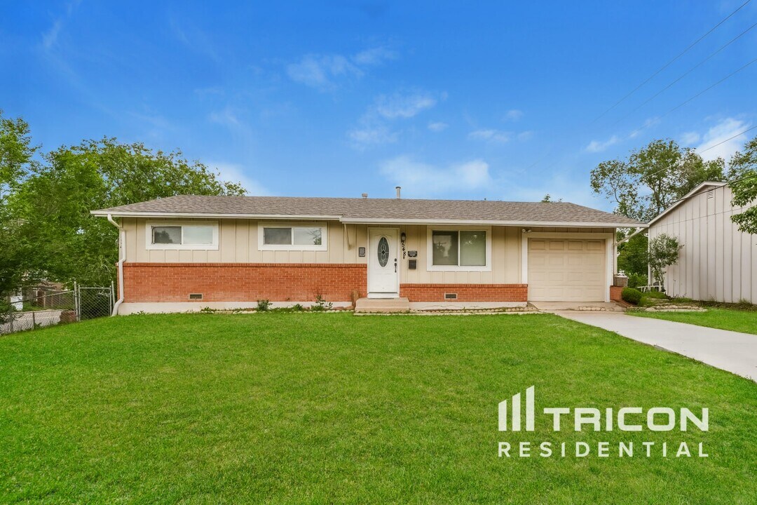 1548 Glacier Dr in Colorado Springs, CO - Building Photo