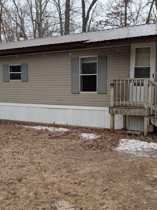 4605 Rosemarie St in Irons, MI - Building Photo