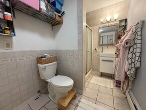 1313 N 67th St in Wauwatosa, WI - Foto de edificio - Building Photo