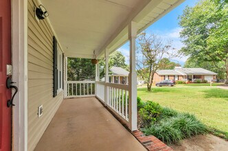 517 Laurel Tree Ln in Simpsonville, SC - Building Photo - Building Photo