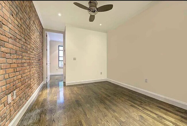 313 E 92nd St in New York, NY - Foto de edificio - Building Photo