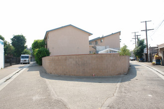 Fountains on Verdugo Drive in Burbank, CA - Foto de edificio - Building Photo