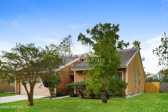 8038 Loch Lomond Ln in Jacksonville, FL - Building Photo - Building Photo