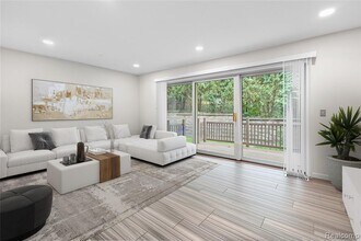 1476 Oakbrook E Dr in Rochester Hills, MI - Building Photo - Building Photo