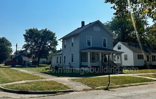 property at 904 S 4th Ave