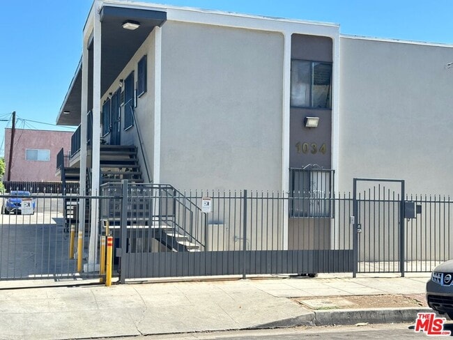 property at 1034 S Ardmore Ave